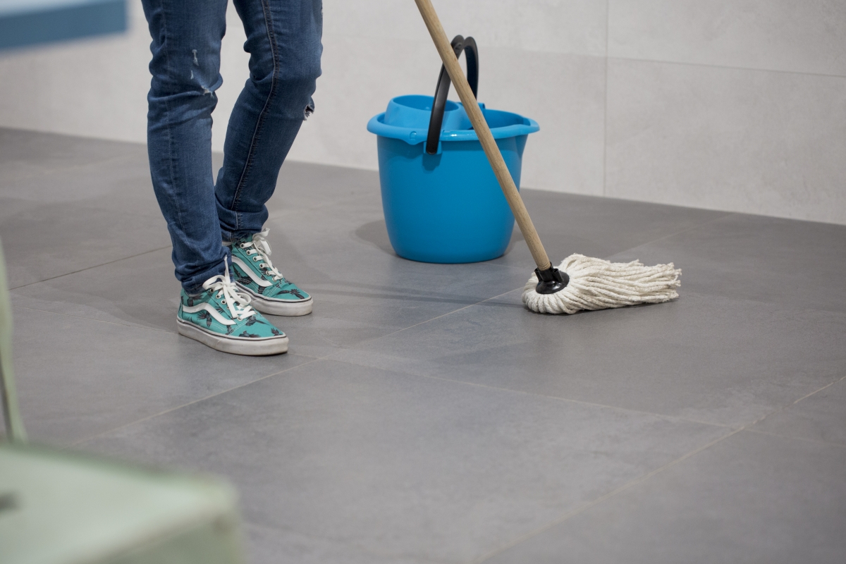 Cómo limpiar las juntas de suelos y azulejos